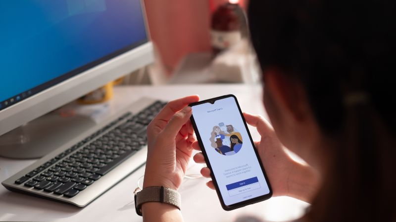 Microsoft investiga la interrupción de los servicios de Teams y Outlook para miles de usuarios